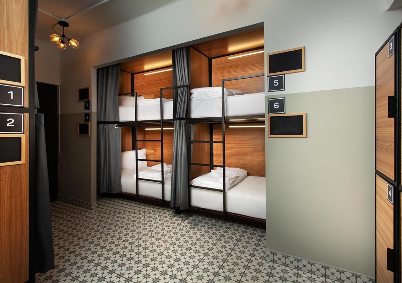 Single Bed in Mixed Dormitory Room